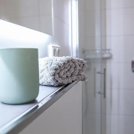 Kabinett דירה צל אן דר מוזל