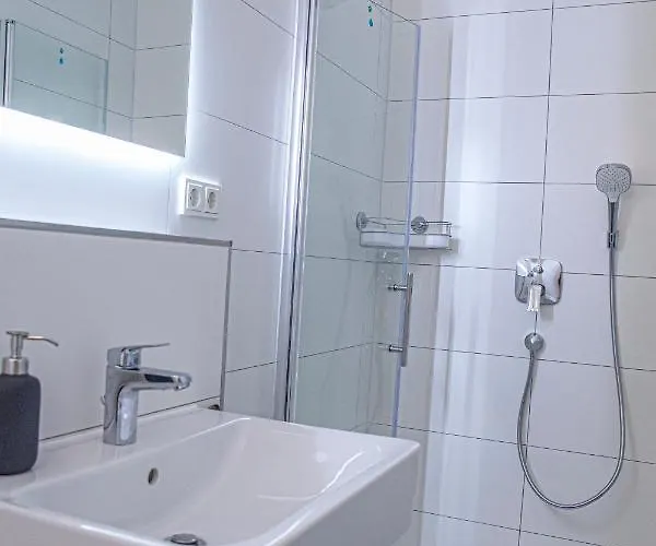 Kabinett דירה צל אן דר מוזל